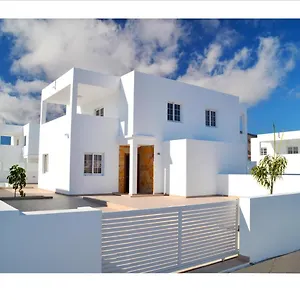 villa-deluxe-atlantico-rubicon.in-canary-islands.com/